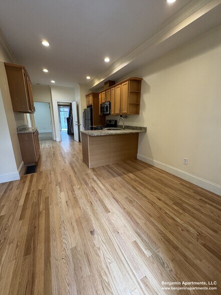 Building Photo - 25 Lothrop St