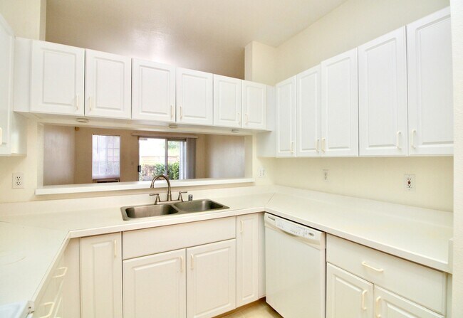 Building Photo - 94-692-692 Lumiauau St