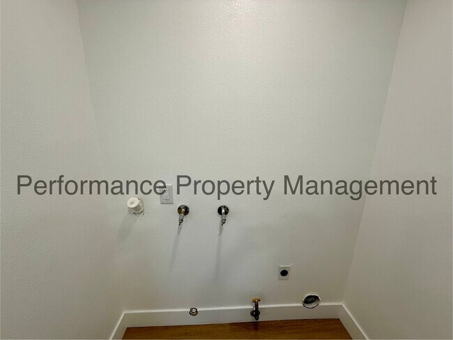 Building Photo - 3401 Squire Ln