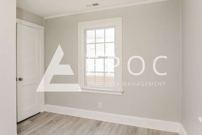 Building Photo - 909 Grant St