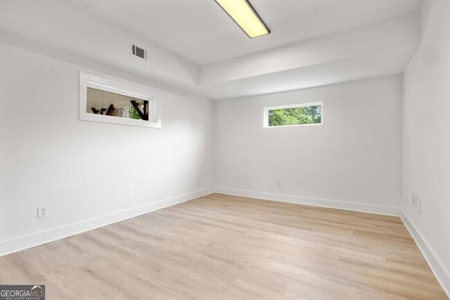 Building Photo - 24 Hutchinson St NE