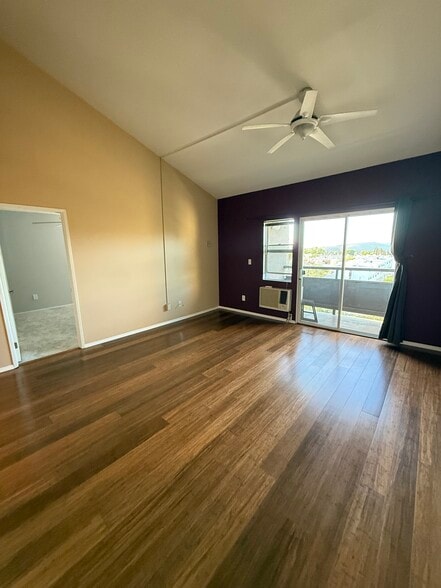 Building Photo - 6930 Hyde Park Dr