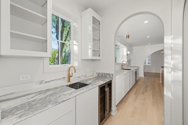 Building Photo - 1037 Belleforte Ave