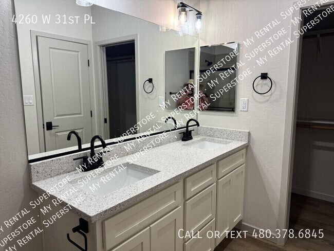 Building Photo - 4260 W 31st Pl