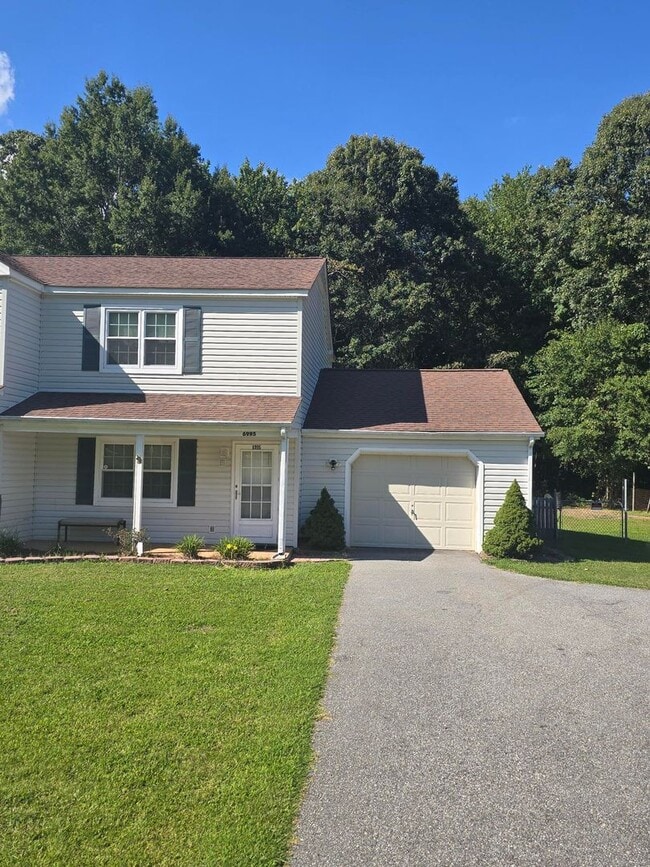 Building Photo - Call Linda 804-642-2106 or linda@vacosold.com