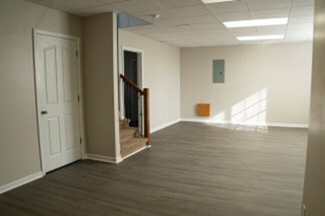 Building Photo - 514 Winding Bluff Way