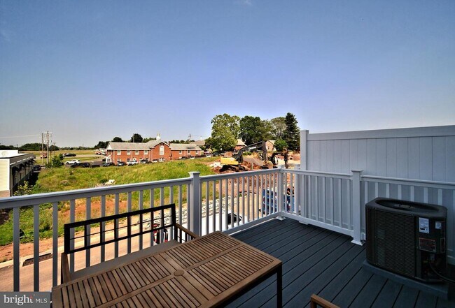 Building Photo - 200 Souders Wy