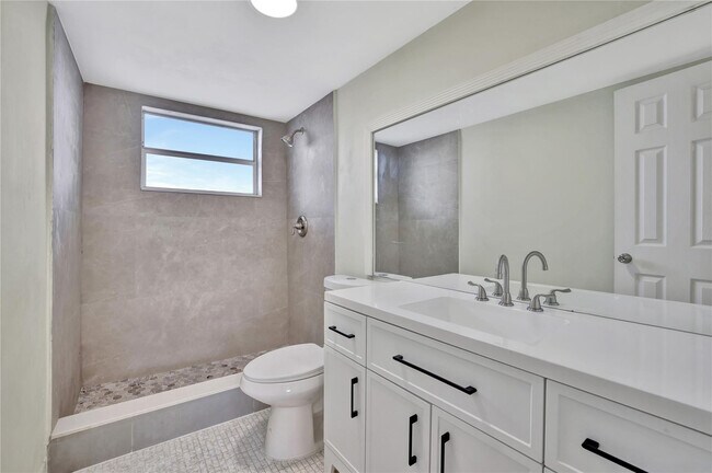 Building Photo - 4050 NW 42nd Ave