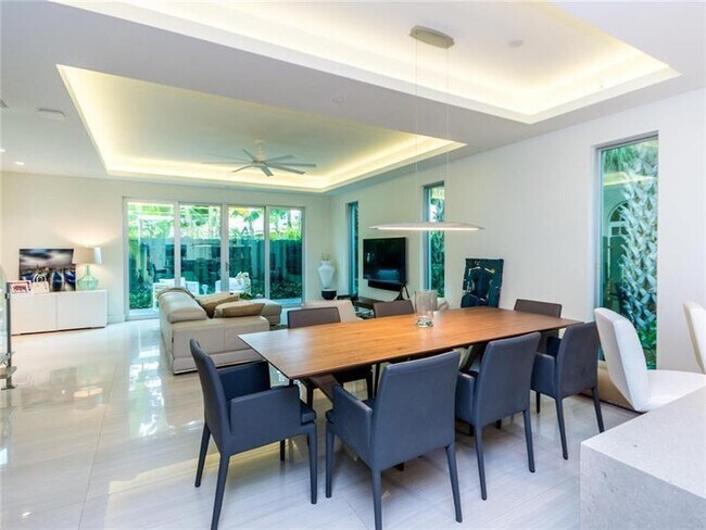 Building Photo - 240 Shore Ct