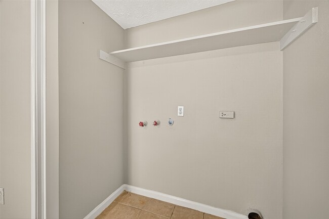 Building Photo - 9022 Wilcrest Dr