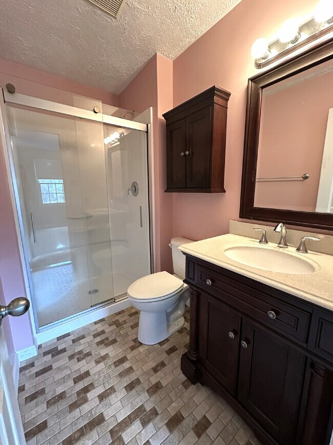 Building Photo - Three Bedroom Townhome in New Market