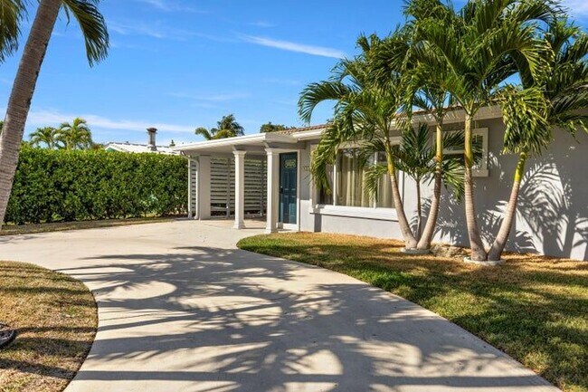 Building Photo - 921 SE 13th Ct