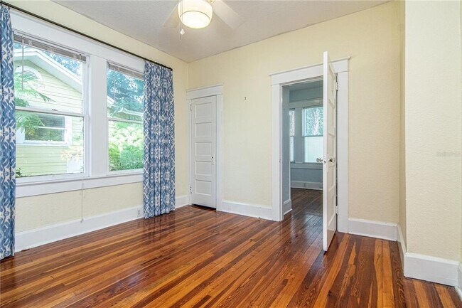 Building Photo - 310 E Idlewild Ave