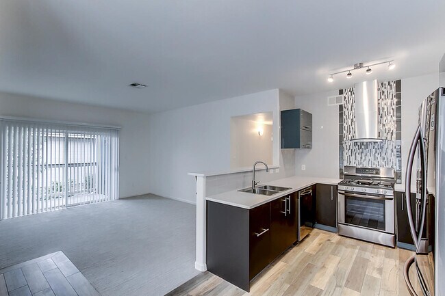 Building Photo - 8381 Pebble Creek Way