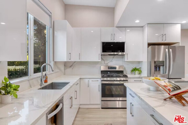 Building Photo - 5147 Fulton Ave