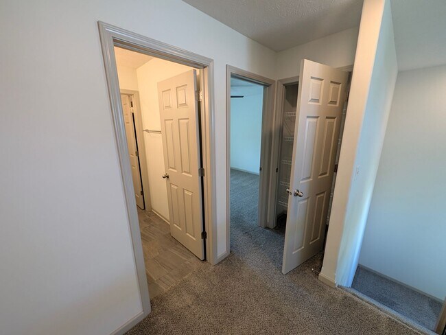 Building Photo - 5011 Clearwater Dr