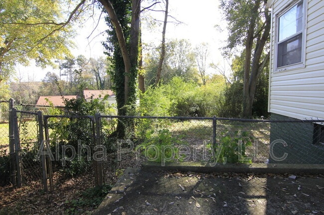 Building Photo - 5 Valley View Dr