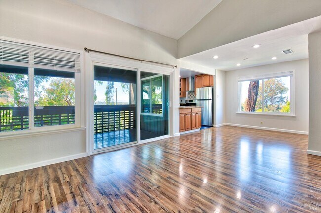 Building Photo - 355 Parkview Terrace