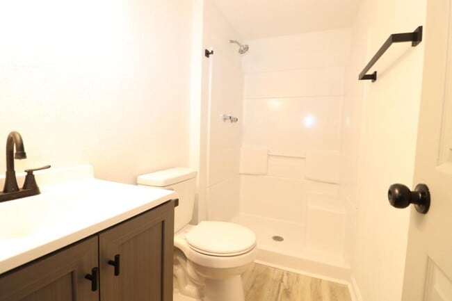 Building Photo - 21 Larue St