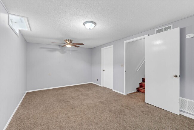 Building Photo - 1306 Brookfield Ln