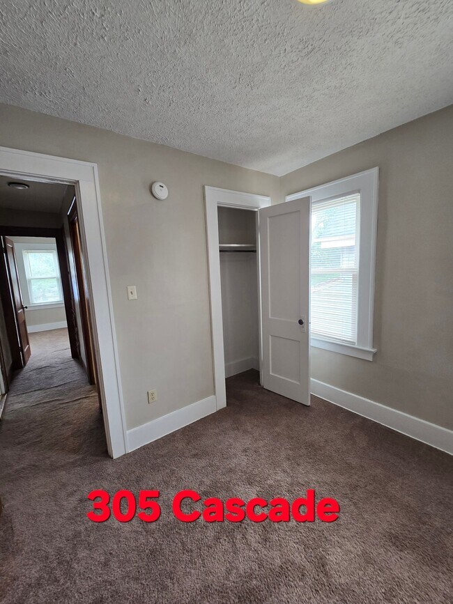 Building Photo - 305 Cascade St
