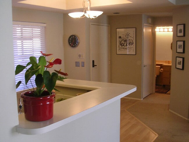 Building Photo - 1950 Camino de la Reina