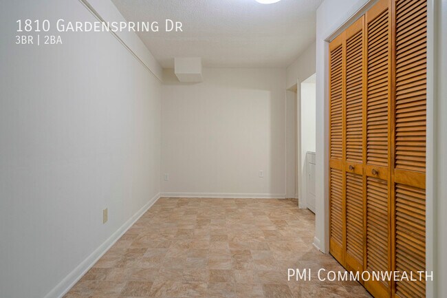 Building Photo - 3 Bed / 2 Bath Single Family (Available 7/...