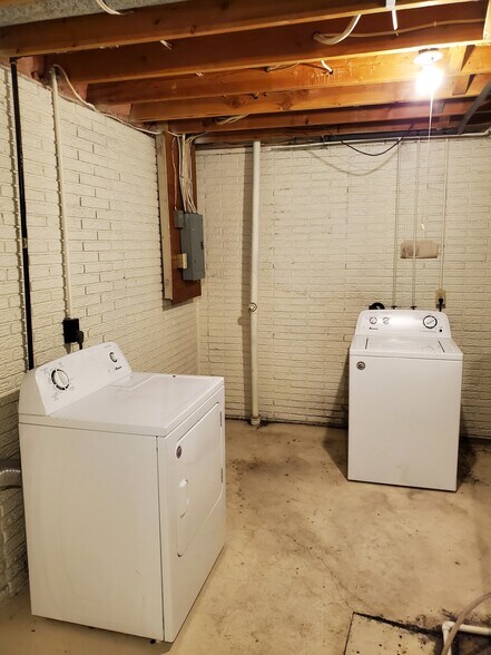Laundry - 1106 Oleson Rd