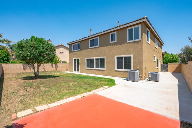 Building Photo - Ideal for Large Families – 6BR/4BA Eastval...