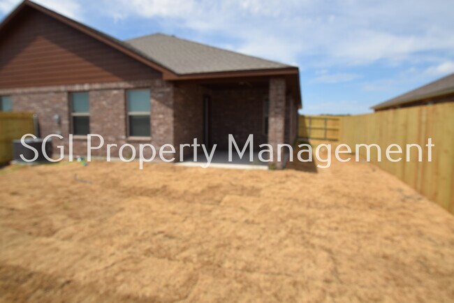 Building Photo - 523 Wood Dr