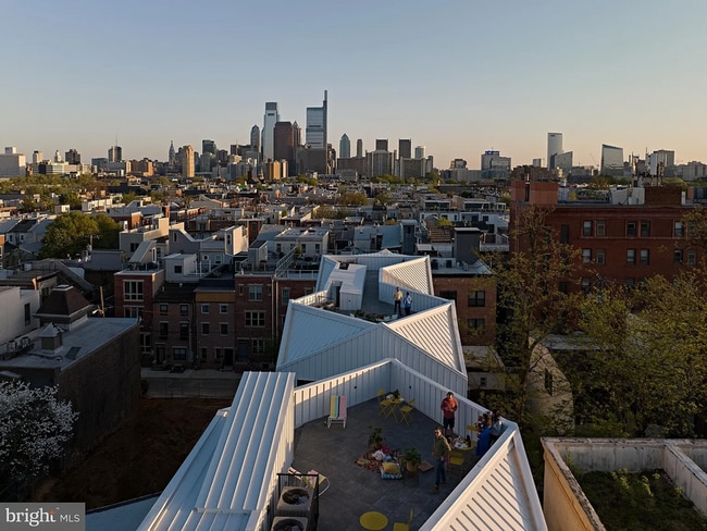 Building Photo - 2011 Cambridge St