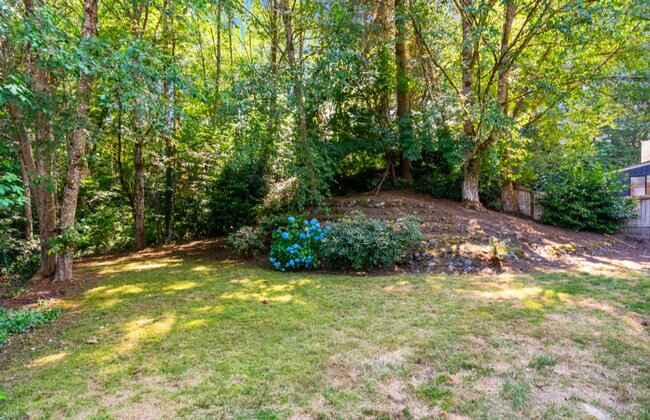 Building Photo - Tracyton Stunner! Available Now! 1/3 Acre FULLY Fenced.