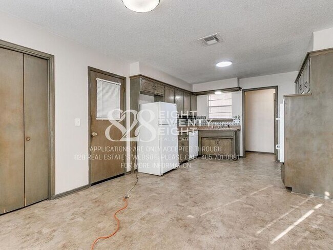 Building Photo - Midwest City 3 Bed/2 Bath House with Attached Two-Car Garage!