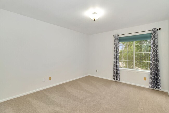 Building Photo - 4614 Redwood Rd