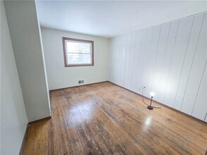 Building Photo - 512 Bromley Rd