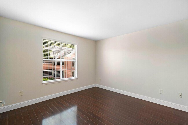 Building Photo - 1165 Crystal Way