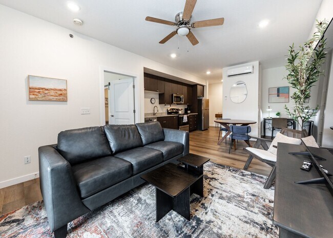 Building Photo - Top Floor 1 Bed with amazing Mt. Views near Nature