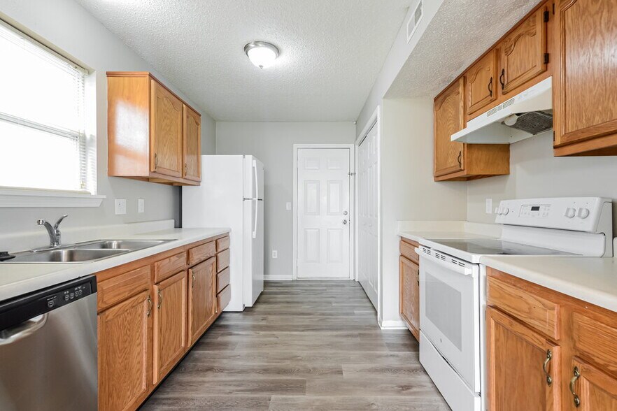 Building Photo - 4261 Village Bend Dr