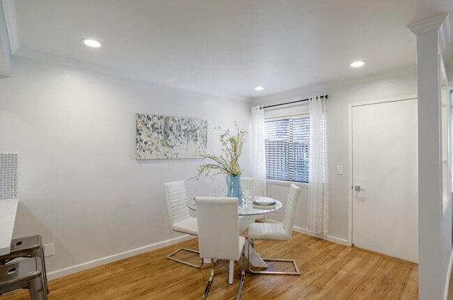 Building Photo - 545 Cassatt Way