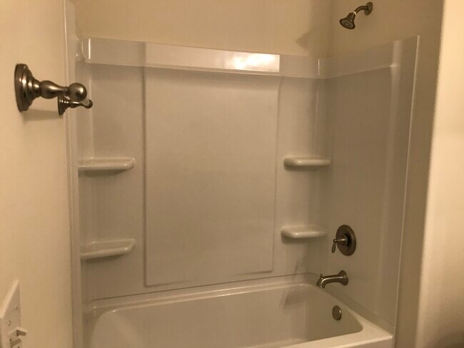 Upstairs bathroom - 3776 River Trace Dr