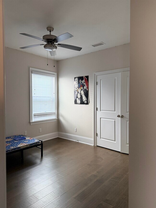 Building Photo - 5742 Vlg Rdg Ln