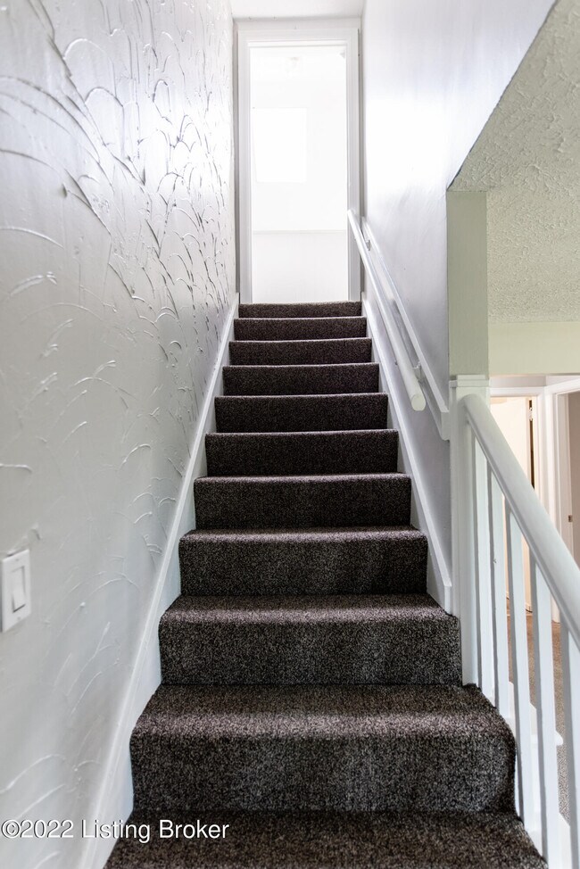 Building Photo - 1008 Meadow Hill Rd