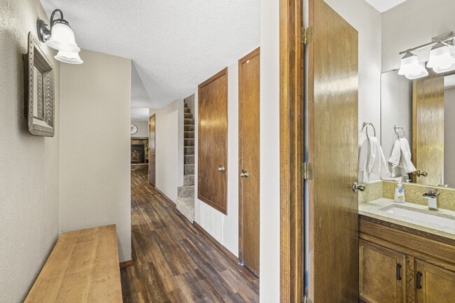 Building Photo - 214 Metz Dr