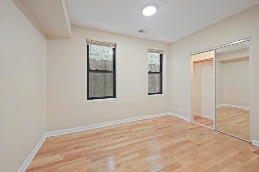 Building Photo - 1620 N Claremont Ave