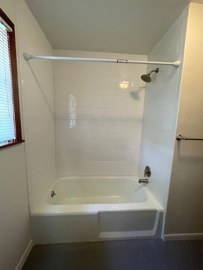 Building Photo - 1010 Peerman Pl