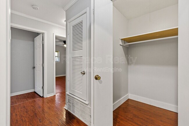 Building Photo - 8806 Fox Hollow Dr