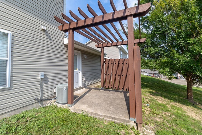 Building Photo - 3308 E St Charles Rd