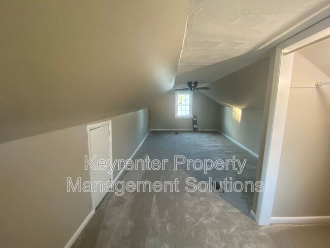 Building Photo - 113 York Dr