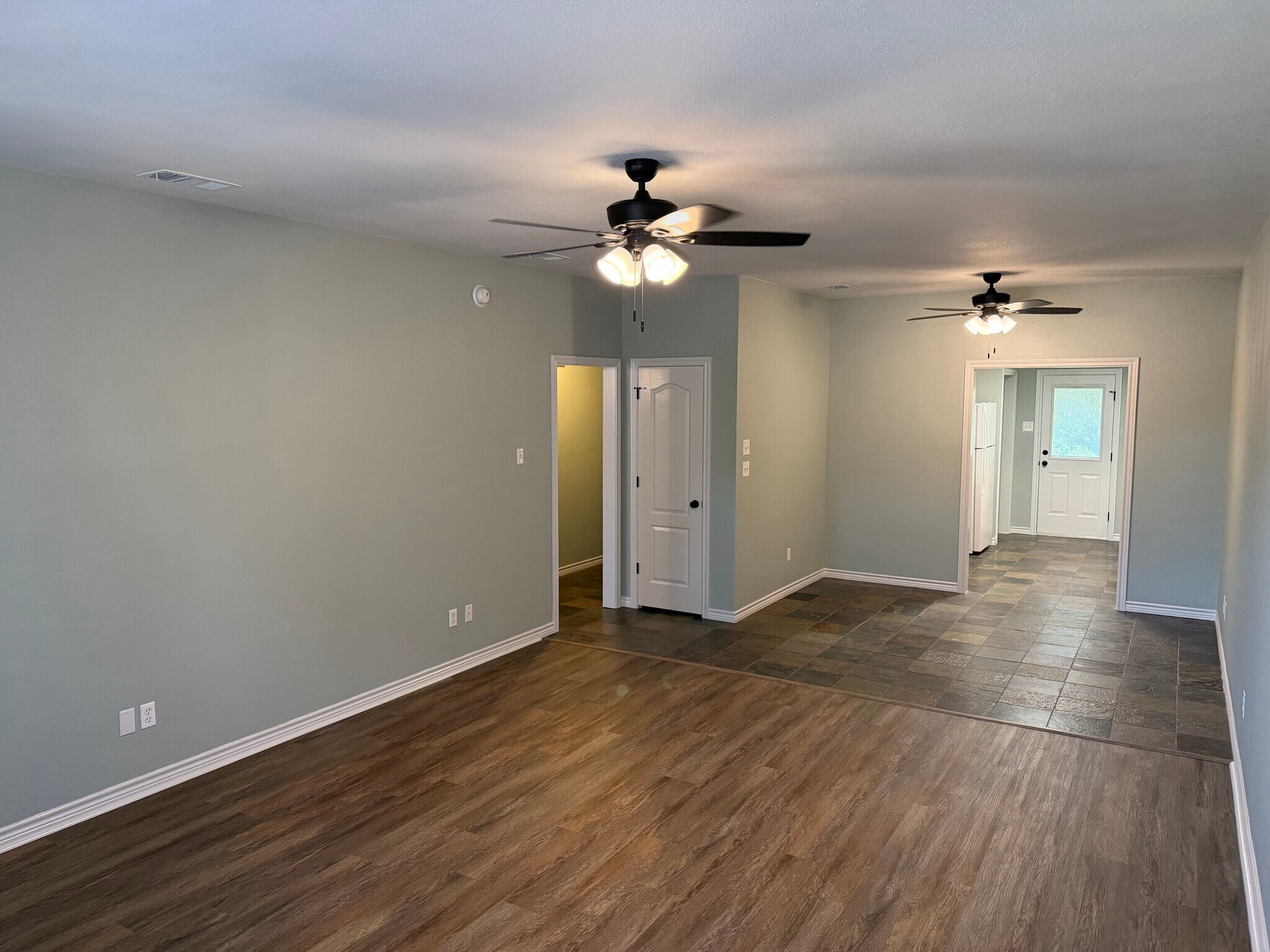 Living Room - 421 W Thomas St