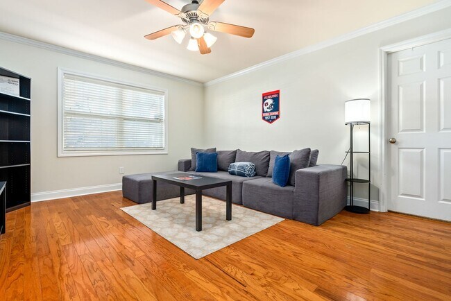 Building Photo - 121 Wright St